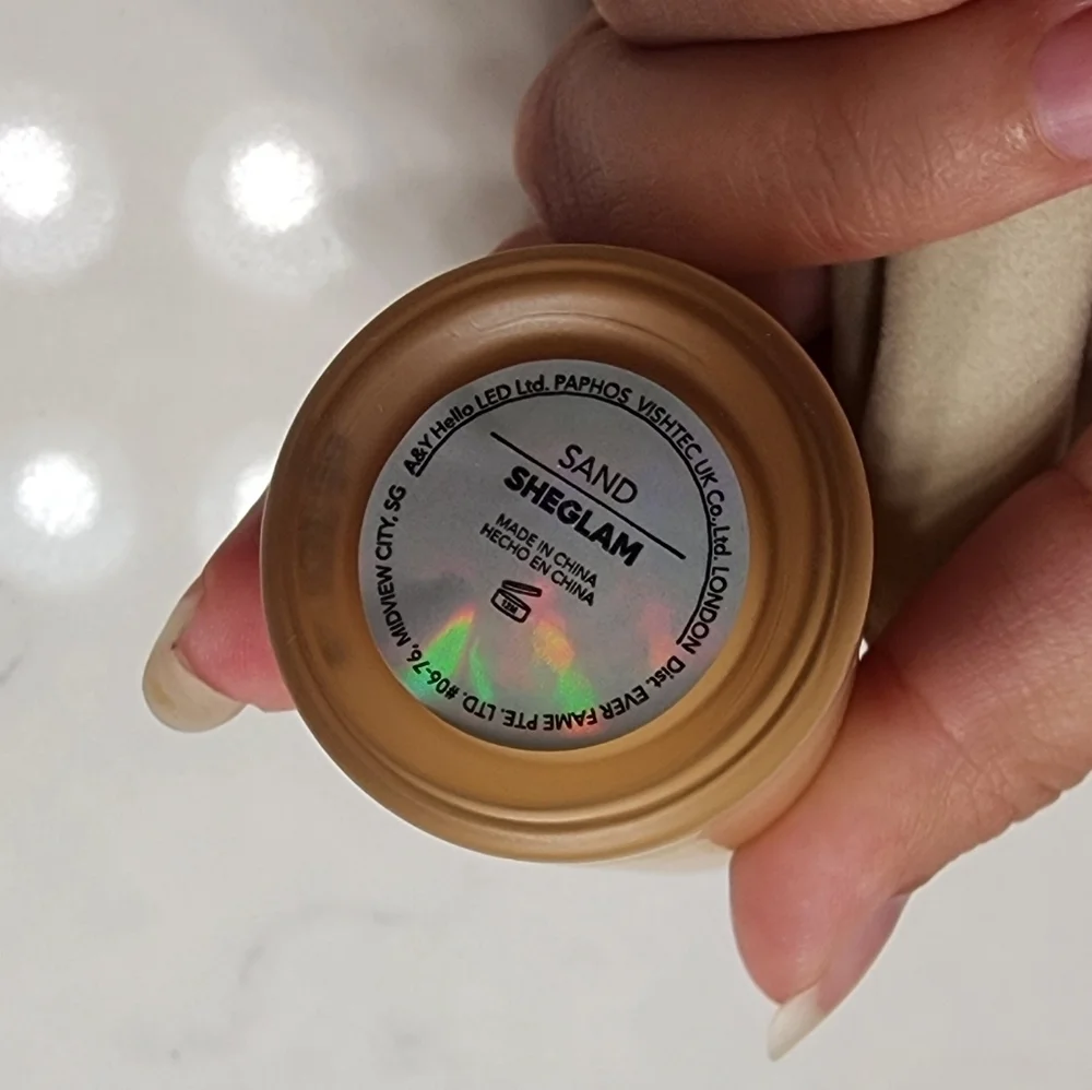 Sheglam Skinfinite Hydrating Foundation- Sand New With Pouch